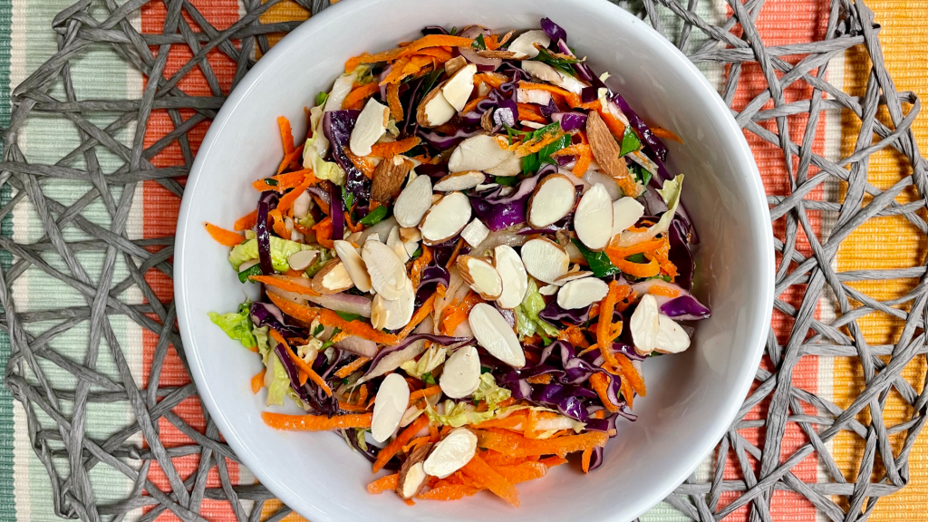 Receta fácil: ensalada colorida con ingredientes naturales